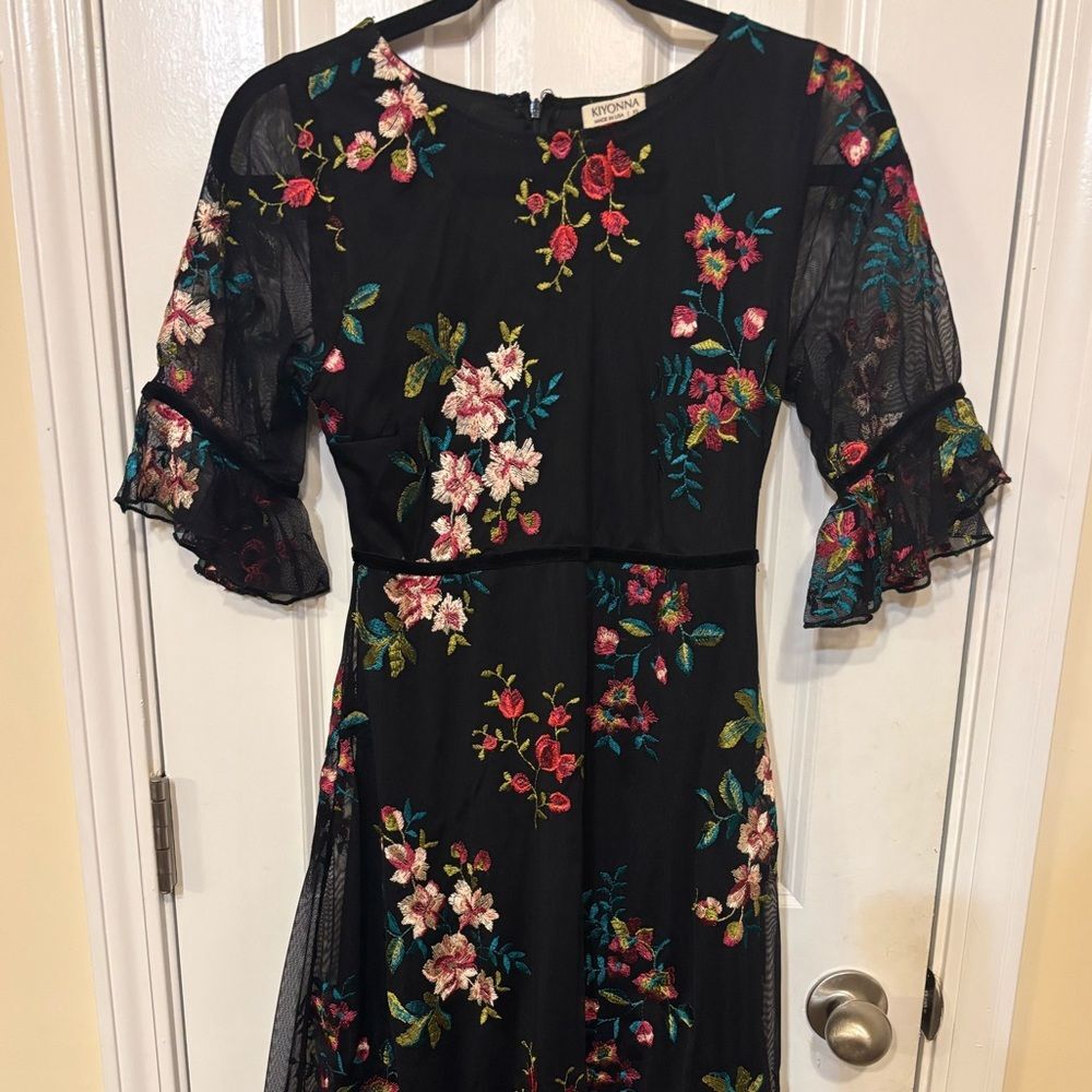 Kiyonna Black Floral Embroidered Mesh Dress Fairycore Romantic Boho ES
Org $228